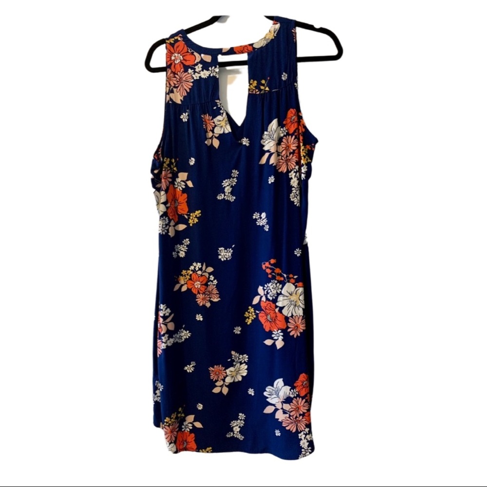 sleeveless casual dress